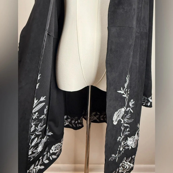 Curations Open Front Faux Suede Duster Black w/ Silver Embroidery Women’s Large - Picture 7 of 11